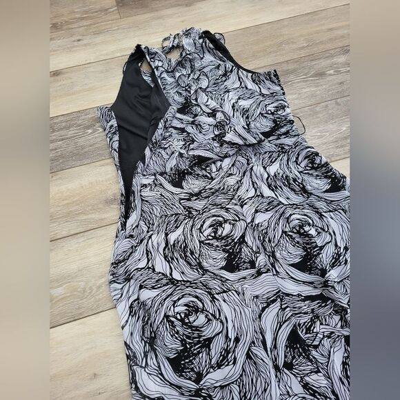 Jonathan Martin chic Black/White Floral Print Dress v neckline and back, size 8 - Picture 4 of 12
